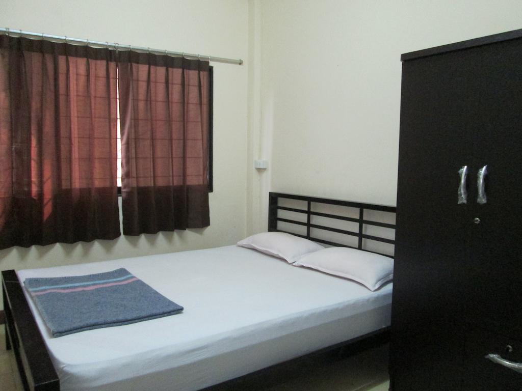Lee House Inn Bangkok Pokój zdjęcie